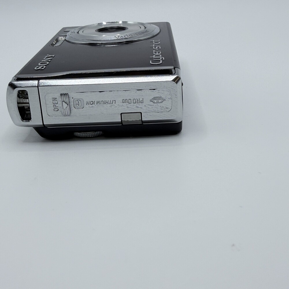 Sony Cyber-shot DSC-W90 8.1MP Digital Camera - Picture 5 of 16